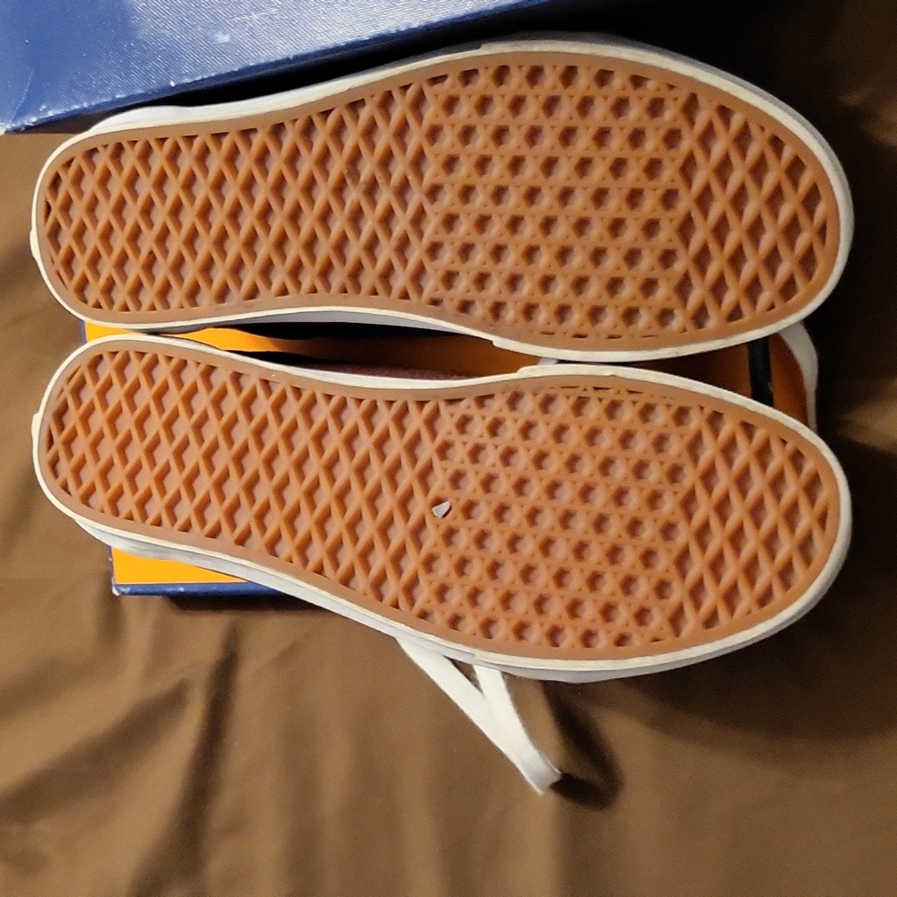 Vans - Picture 3 of 4